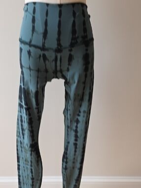 LuluLemon High-Waist Tie-Dye Leggings - Grey & Black